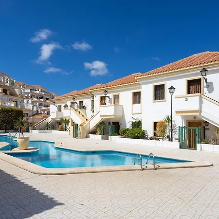 Stylish Design W Ocean & Pool View, King Size Bed, Wifi,2 Smart Tv, Street Parking, 2 Pools Access Appartamento *