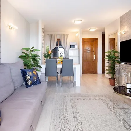 Apartament Stylish Design With Ocean, Pool View, King Size Bed, Wifi, Smart Tv, Free Parking 2 Pools Access *
