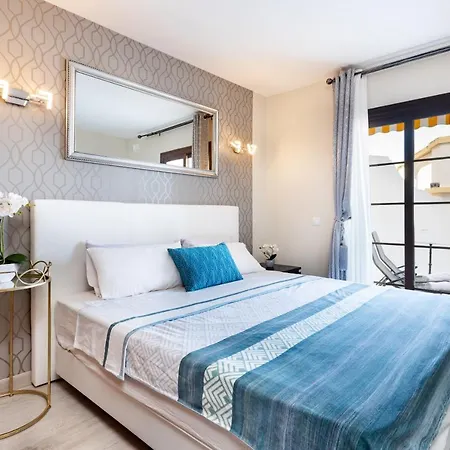 Apartament Stylish Design With Ocean, Pool View, King Size Bed, Wifi, Smart Tv, Free Parking 2 Pools Access Costa Adeje (Tenerife)