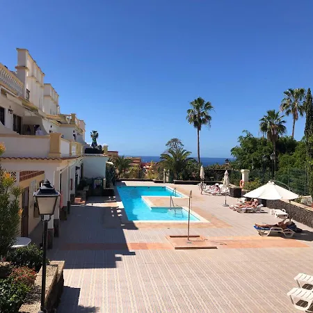 Apartman Stylish Design W Ocean & Pool View, King Size Bed, Wifi,2 Smart Tv, Street Parking, 2 Pools Access *