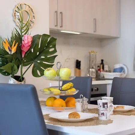 Apartament Stylish Design With Ocean, Pool View, King Size Bed, Wifi, Smart Tv, Free Parking 2 Pools Access *