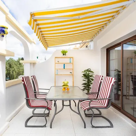 Stylish Design With Ocean, Pool View, King Size Bed, Wifi, Smart Tv, Free Parking 2 Pools Access Apartament