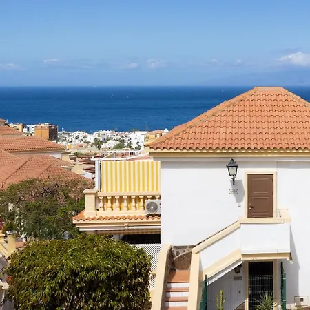 Stylish Design With Ocean, Pool View, King Size Bed, Wifi, Smart Tv, Free Parking 2 Pools Access Apartament Costa Adeje (Tenerife)