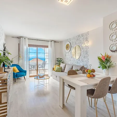 Stylish Design W Ocean & Pool View, King Size Bed, Wifi,2 Smart Tv, Street Parking, 2 Pools Access Costa Adeje (Tenerife)