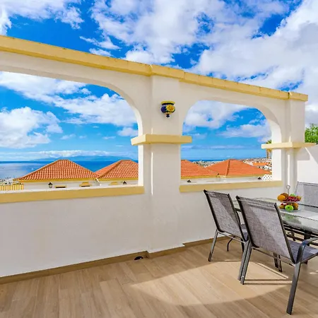 Stylish Design W Ocean & Pool View, King Size Bed, Wifi,2 Smart Tv, Street Parking, 2 Pools Access Apartman