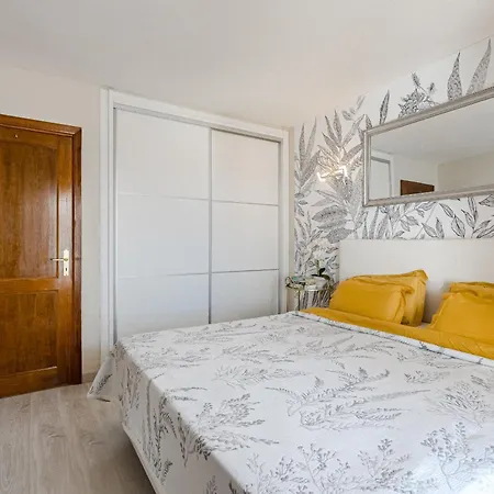 Stylish Design W Ocean & Pool View, King Size Bed, Wifi,2 Smart Tv, Street Parking, 2 Pools Access Apartman Costa Adeje (Tenerife)